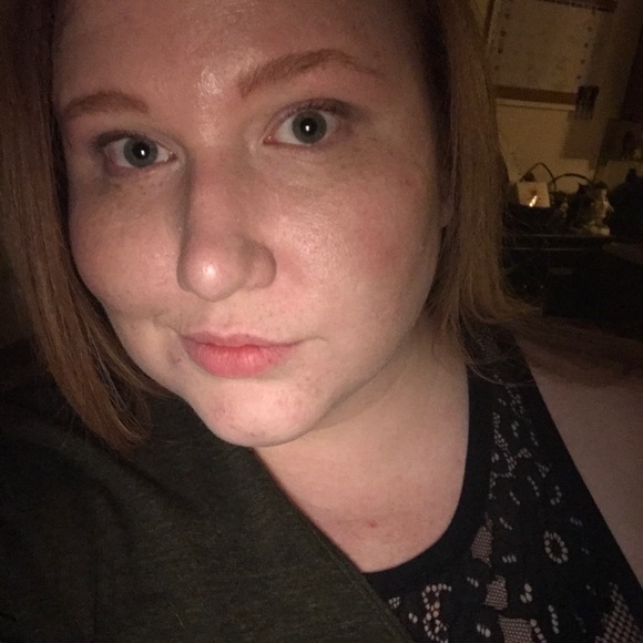 Meet your Posher, Christa - Picture 2 of 4